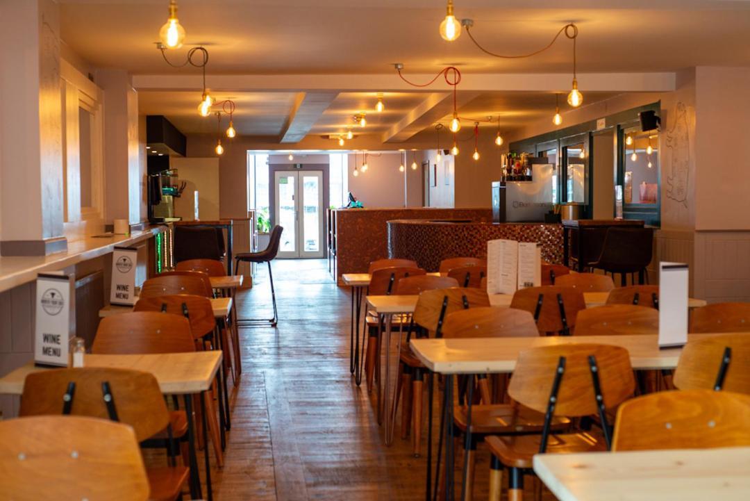 Hampton Hotel & Restaurant Лландріндод-Веллс Екстер'єр фото